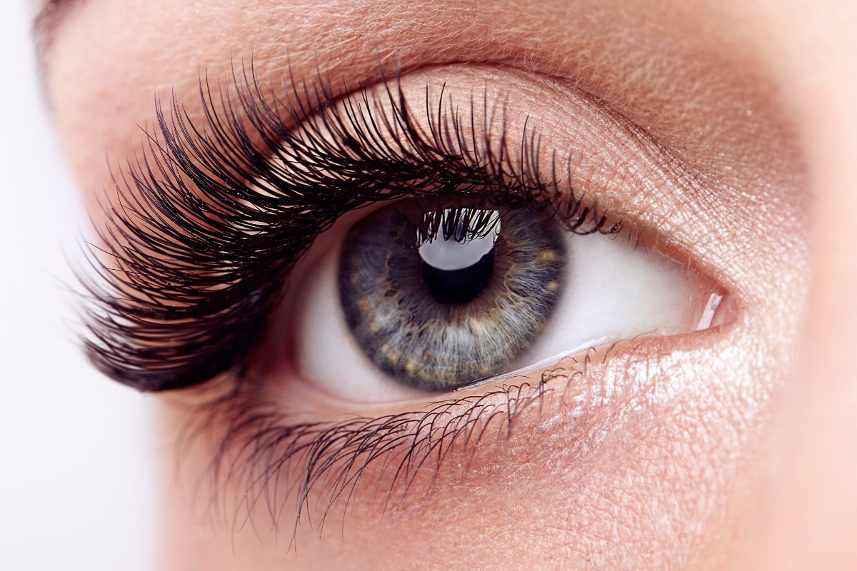 Sådan får du lange øjenvipper naturligt (7 tips) GLAD